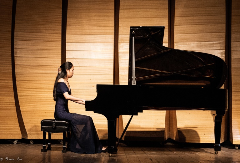 슬롯 머신 피아니스트 Canlin Qiu, 브라질 메이킹 커넥션 페스티벌에서 공연