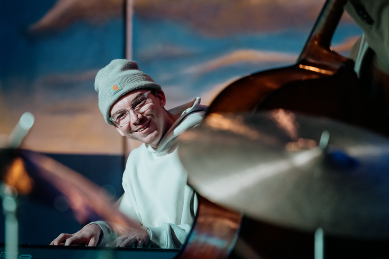UI Jazz 교수진과 학생들이 Jazz Jam에서 함께 공연합니다.